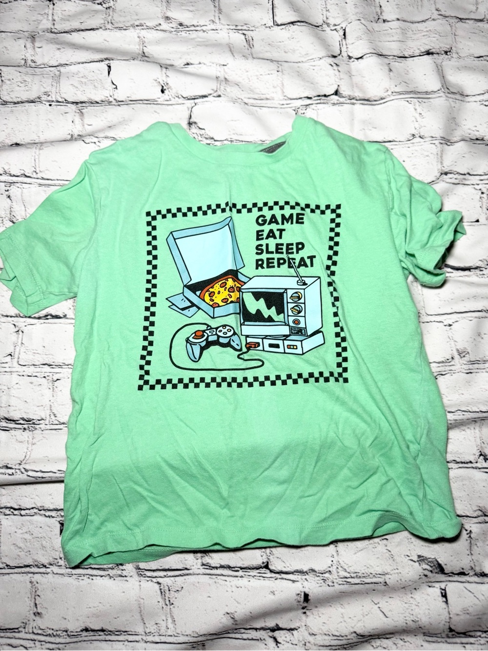 Old navy graphic tshirt. Size M(8)